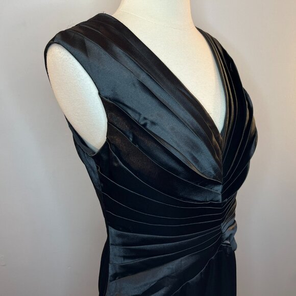 London Times Elegant Black V-Neck Mini Dress - Picture 4 of 5